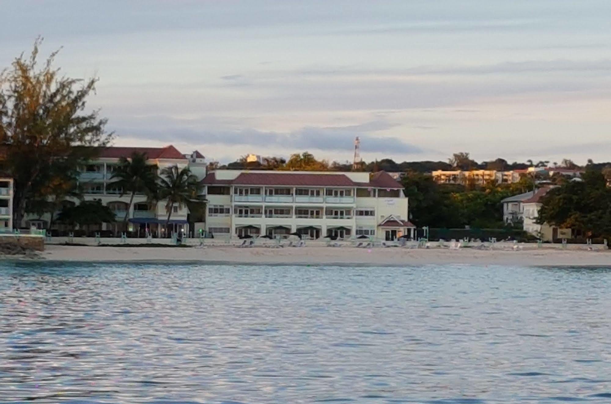 Coral Mist Beach Hotel Μπριτζτάουν Εξωτερικό φωτογραφία